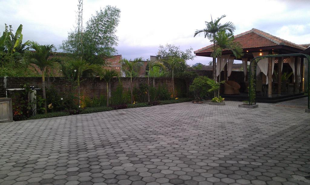 Отель Ndalem Bantul Gandok Экстерьер фото