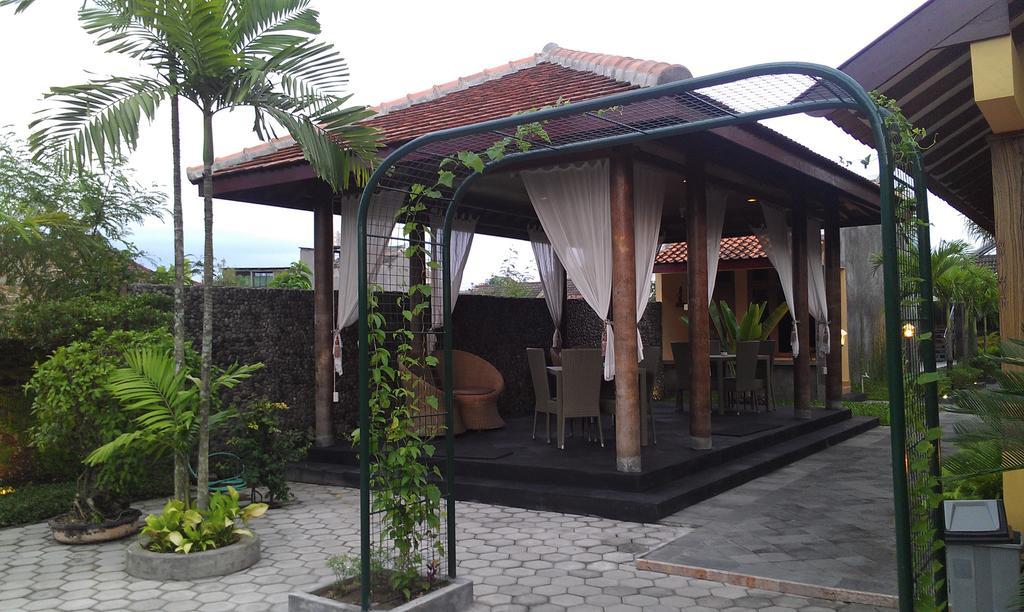 Отель Ndalem Bantul Gandok Экстерьер фото